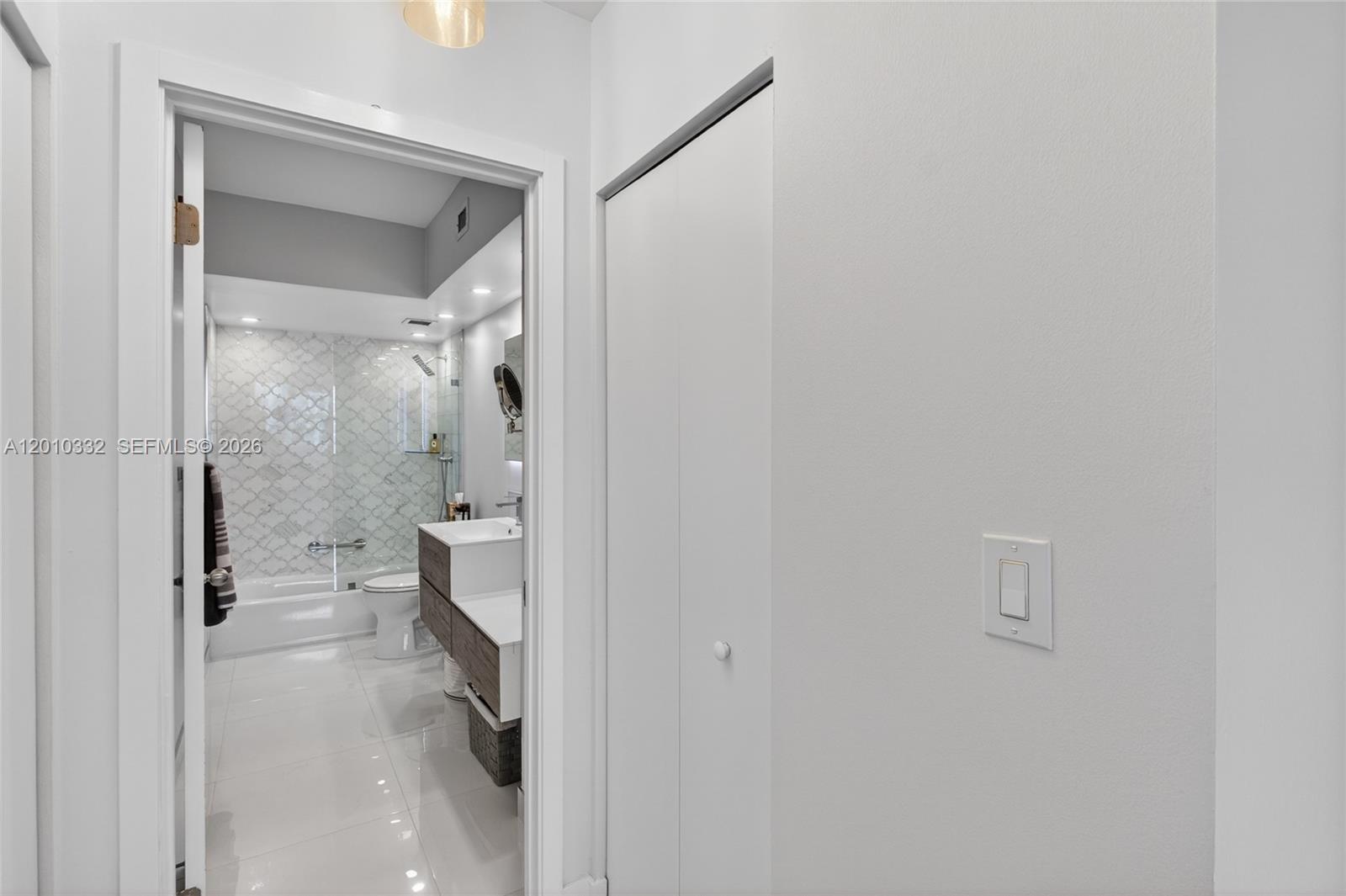 22H 2 / 2 1240 sq. ft. $ 2026-04-30 0 Photo