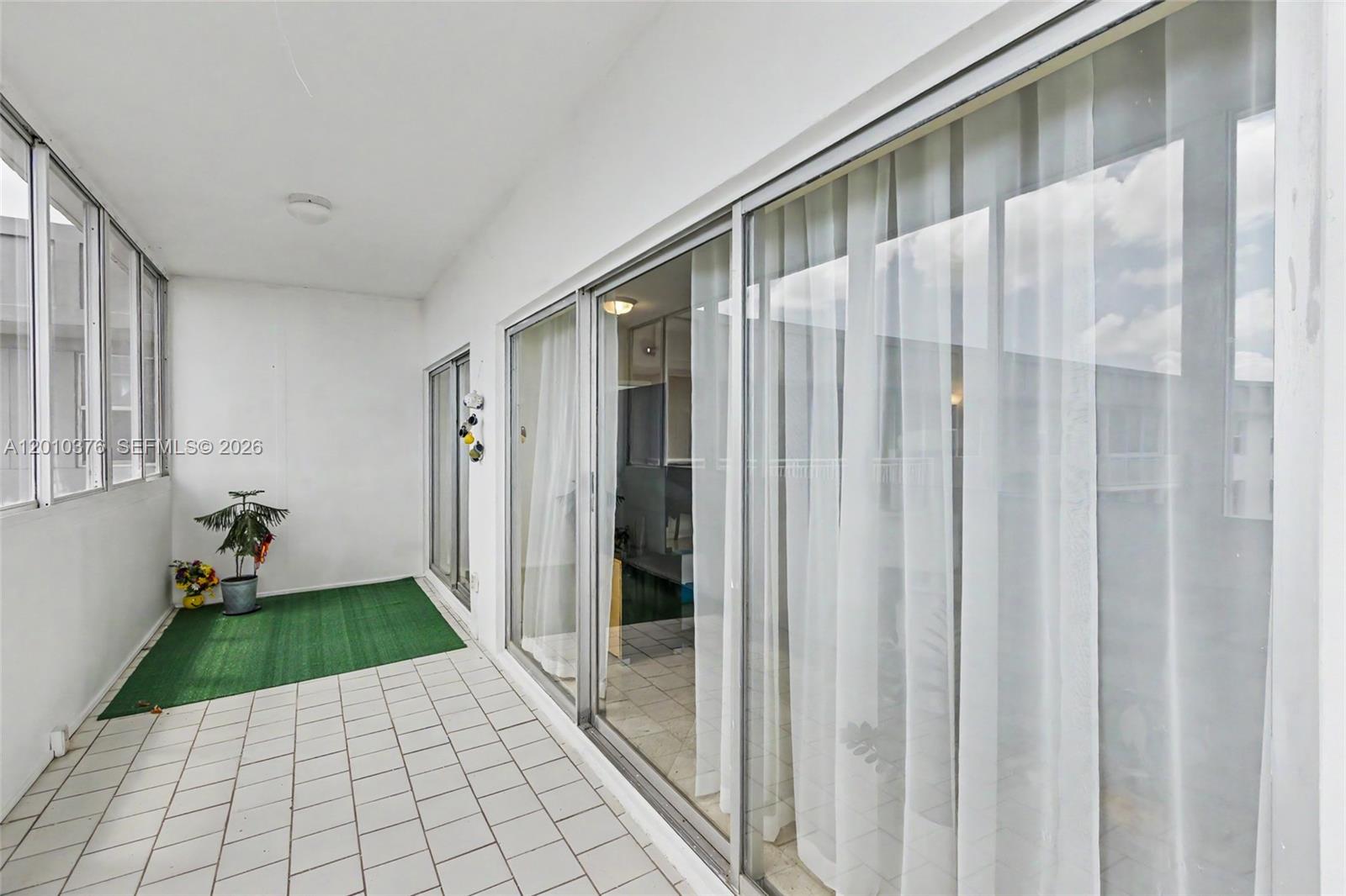 See details 1211 2 / 2 1372 sq. ft. $ 2026-05-01 0 Photo