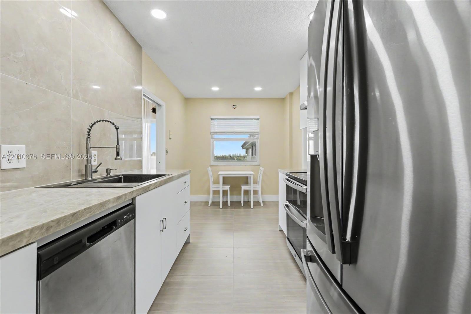 See details 1211 2 / 2 1372 sq. ft. $ 2026-05-01 0 Photo