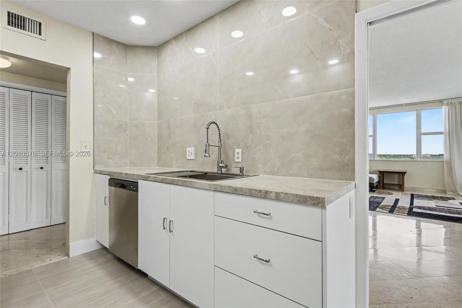 See details 1211 2 / 2 1372 sq. ft. $ 2026-05-01 0 Photo