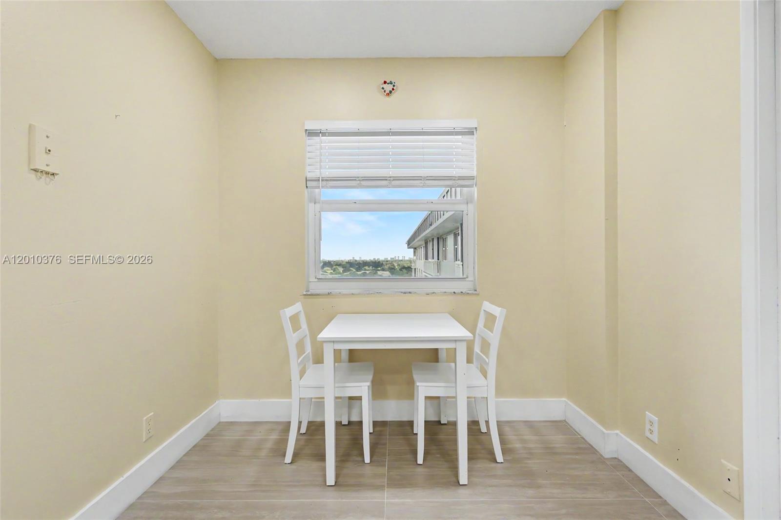 See details 1211 2 / 2 1372 sq. ft. $ 2026-05-01 0 Photo