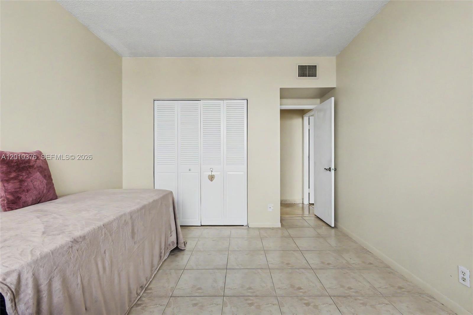 See details 1211 2 / 2 1372 sq. ft. $ 2026-05-01 0 Photo