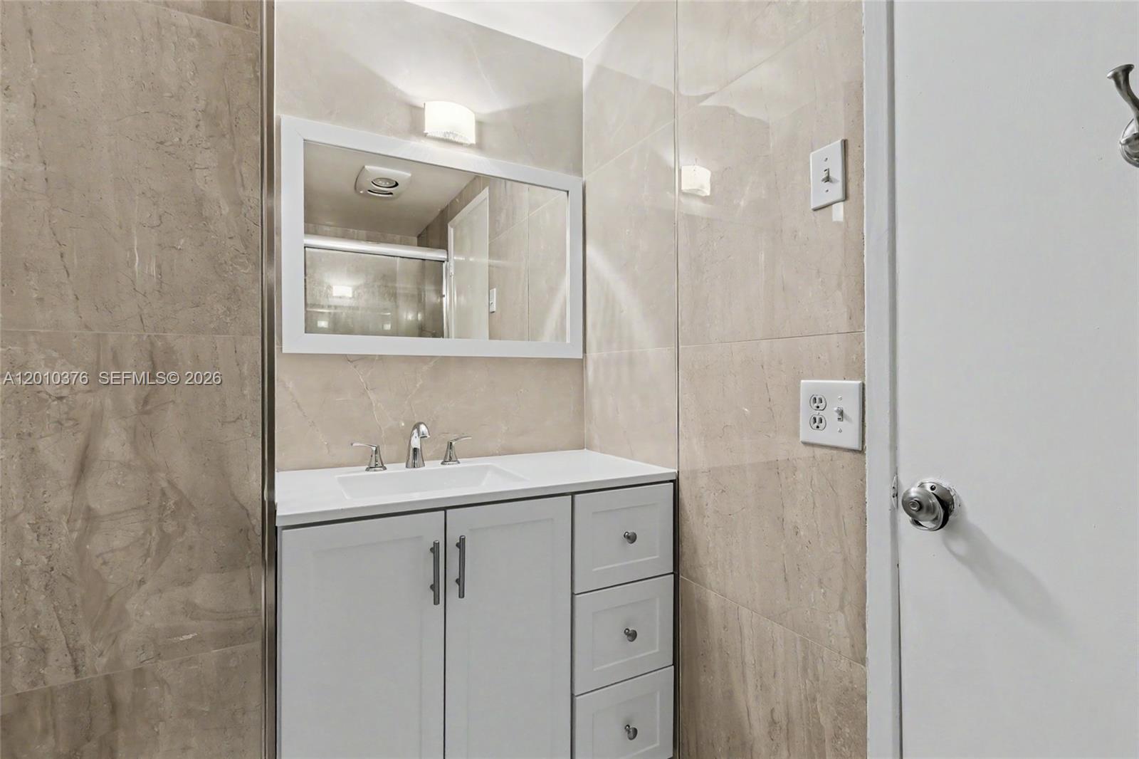 See details 1211 2 / 2 1372 sq. ft. $ 2026-05-01 0 Photo