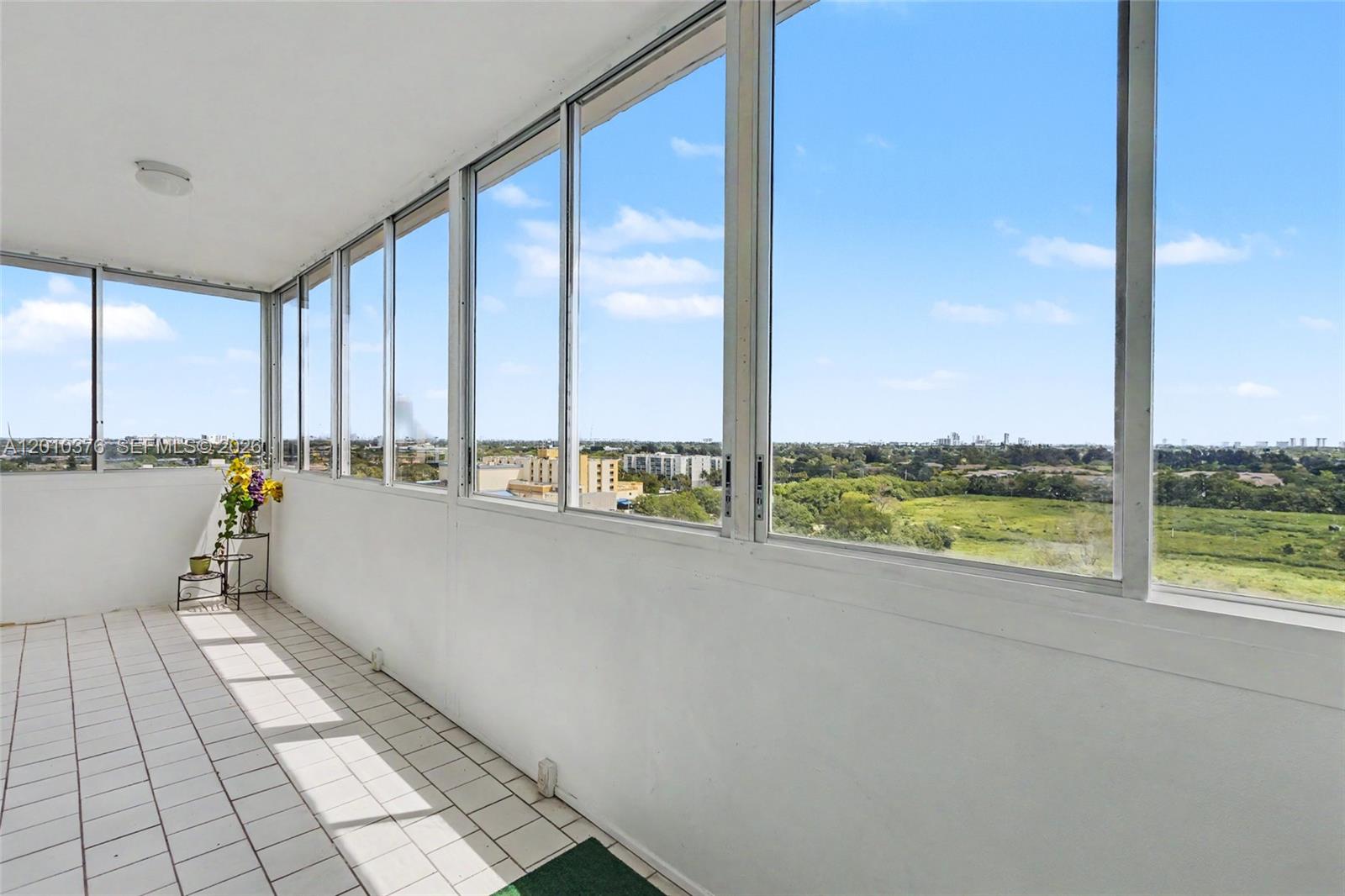 See details 1211 2 / 2 1372 sq. ft. $ 2026-05-01 0 Photo