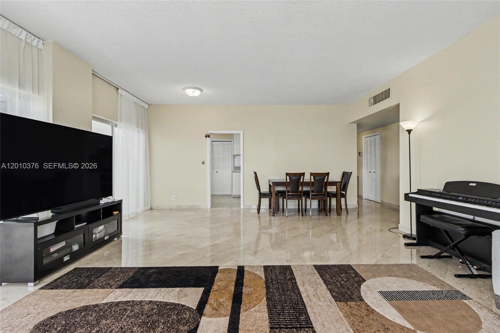 See details 1211 2 / 2 1372 sq. ft. $ 2026-05-01 0 Photo