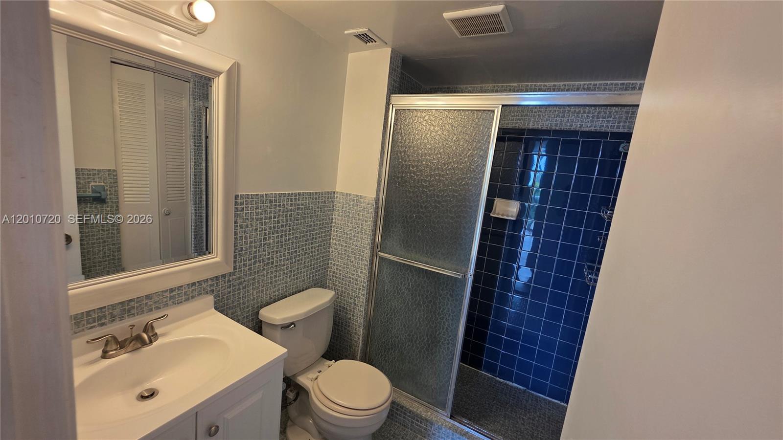 Ver detalles 413E 1 / 2 861 sq. ft. $ 2026-05-13 0 foto