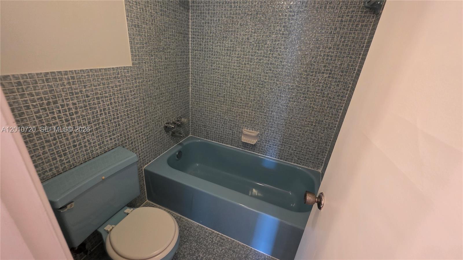 Ver detalles 413E 1 / 2 861 sq. ft. $ 2026-05-13 0 foto