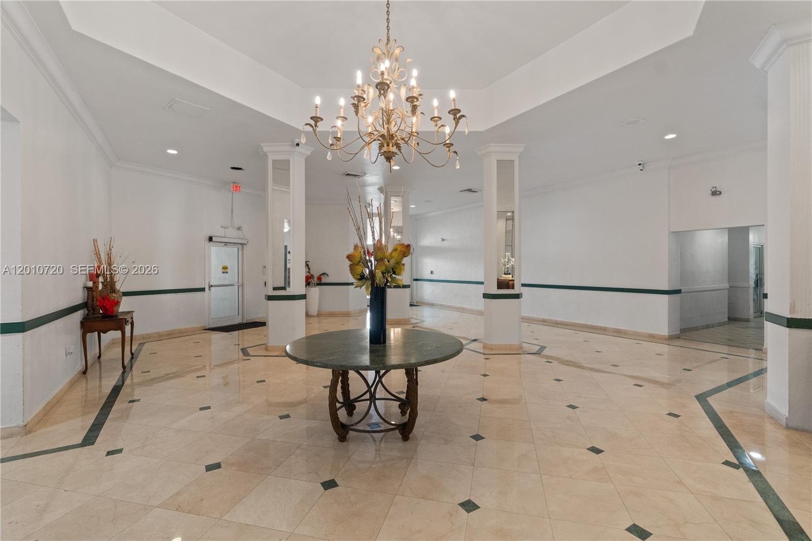 Ver detalles 413E 1 / 2 861 sq. ft. $ 2026-05-13 0 foto