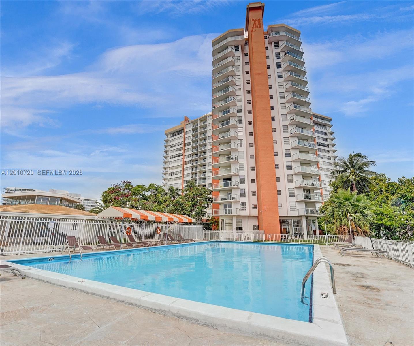 Ver detalles 413E 1 / 2 861 sq. ft. $ 2026-05-13 0 foto
