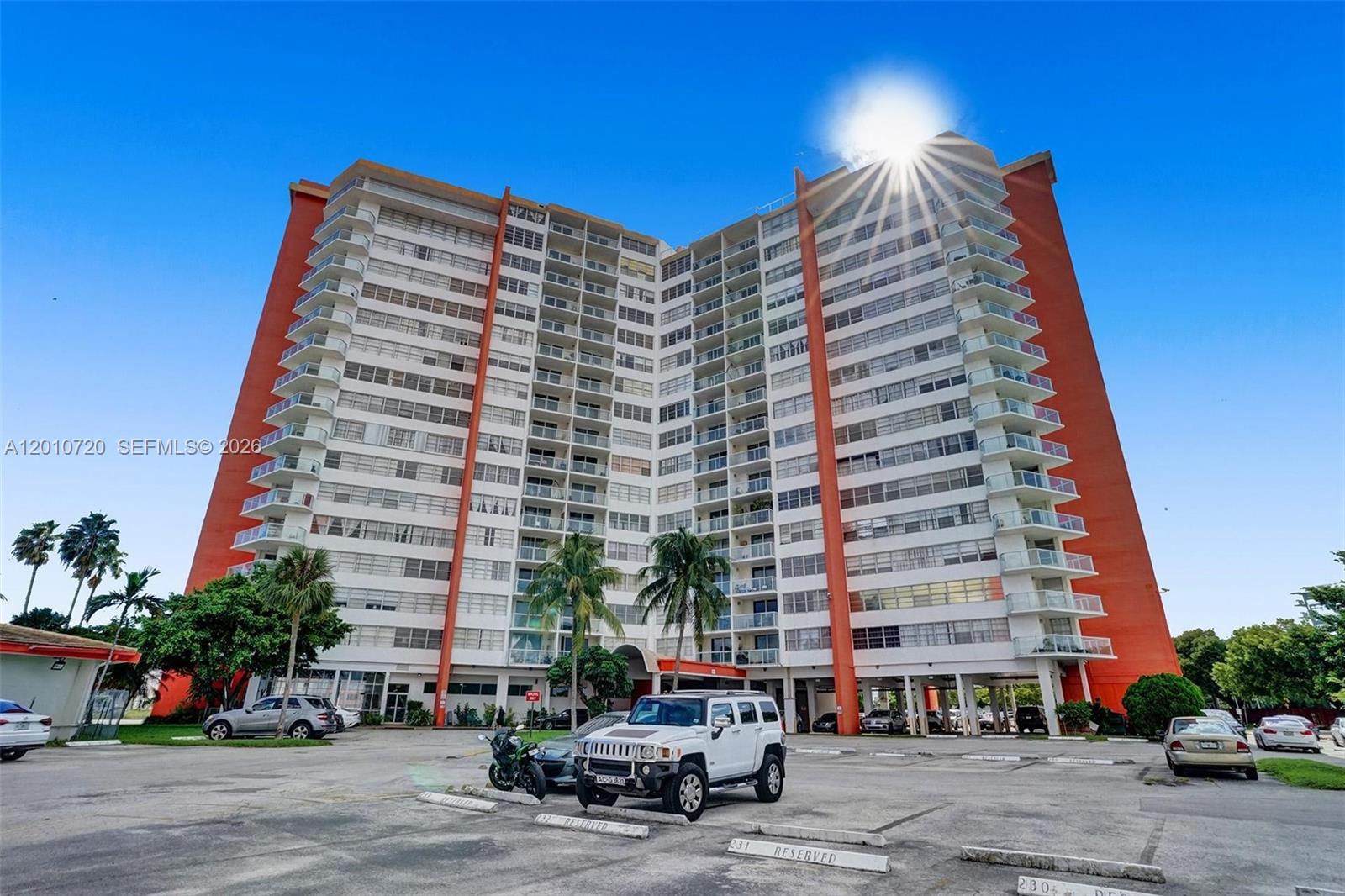 Ver detalles 413E 1 / 2 861 sq. ft. $ 2026-05-13 0 foto