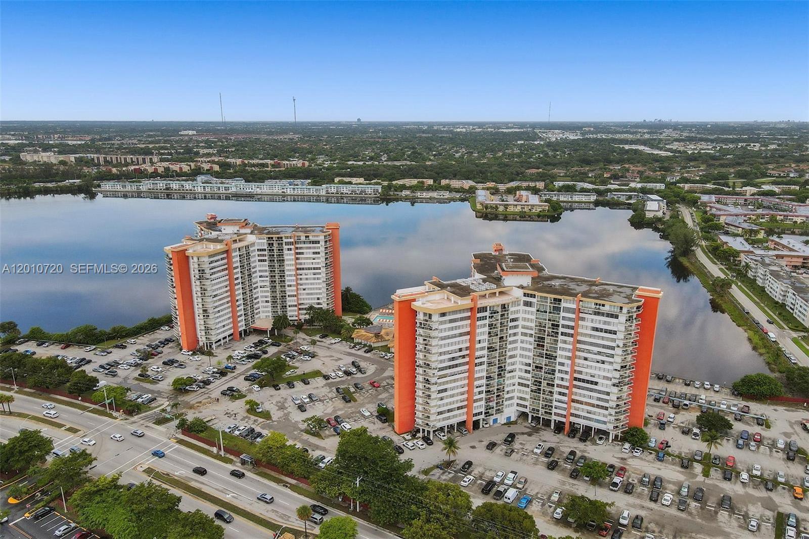 Ver detalles 413E 1 / 2 861 sq. ft. $ 2026-05-13 0 foto