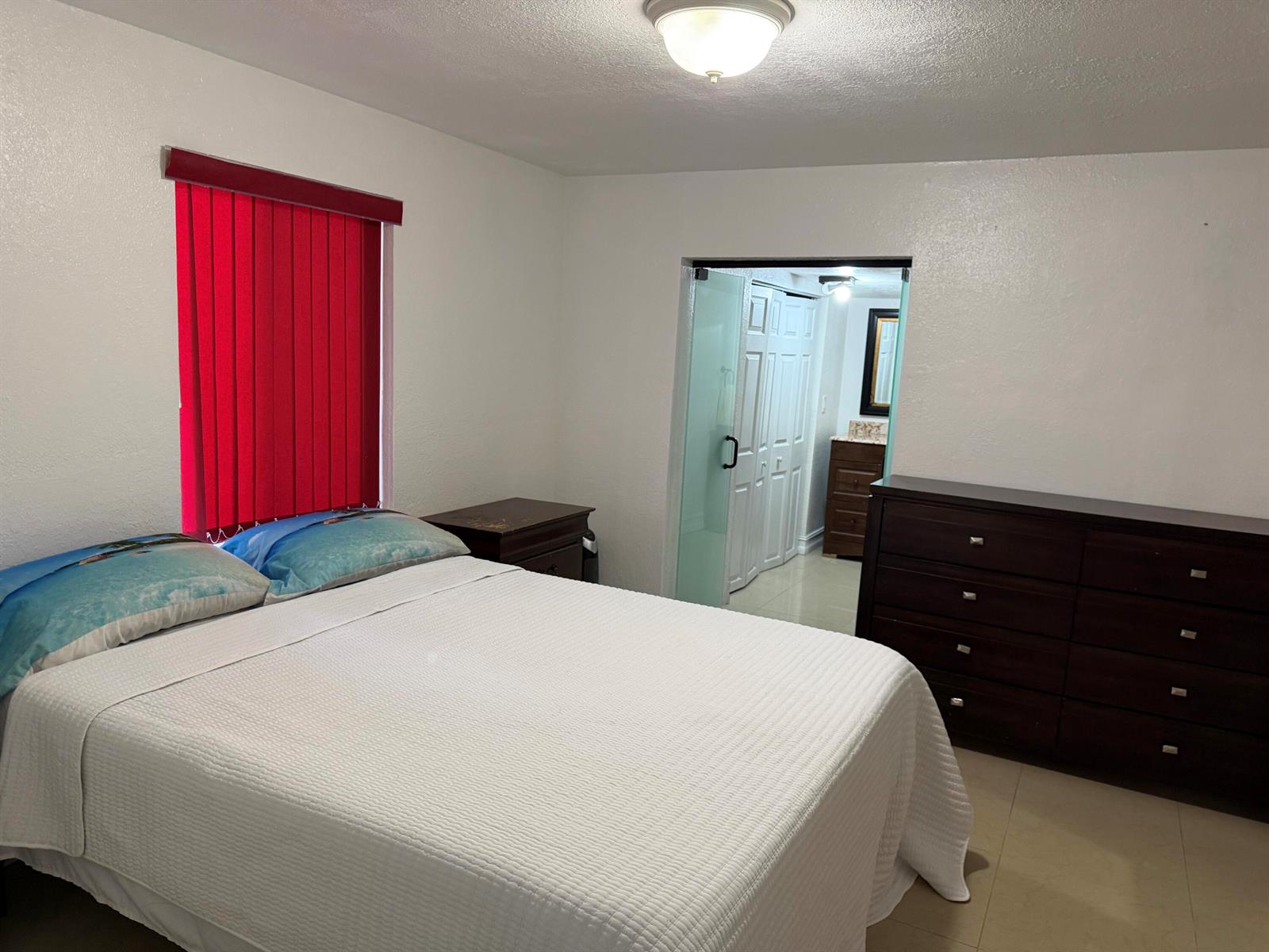 Ver detalles 1117 6 / 4 1532 sq. ft. $ 2026-06-30 0 foto