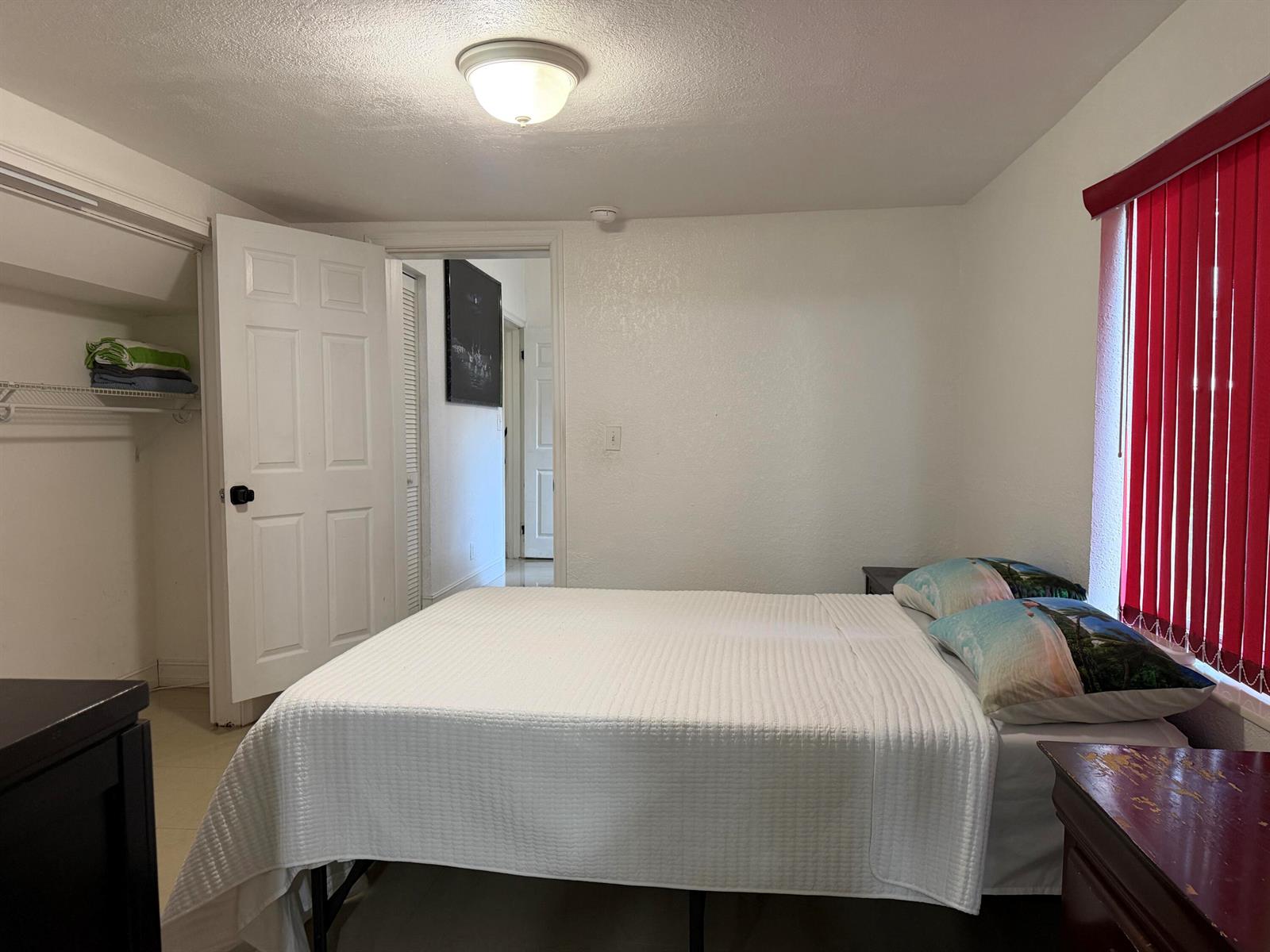 Ver detalles 1117 6 / 4 1532 sq. ft. $ 2026-06-30 0 foto