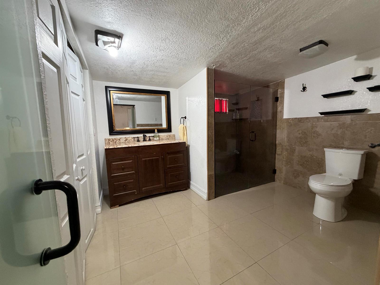 Ver detalles 1117 6 / 4 1532 sq. ft. $ 2026-06-30 0 foto
