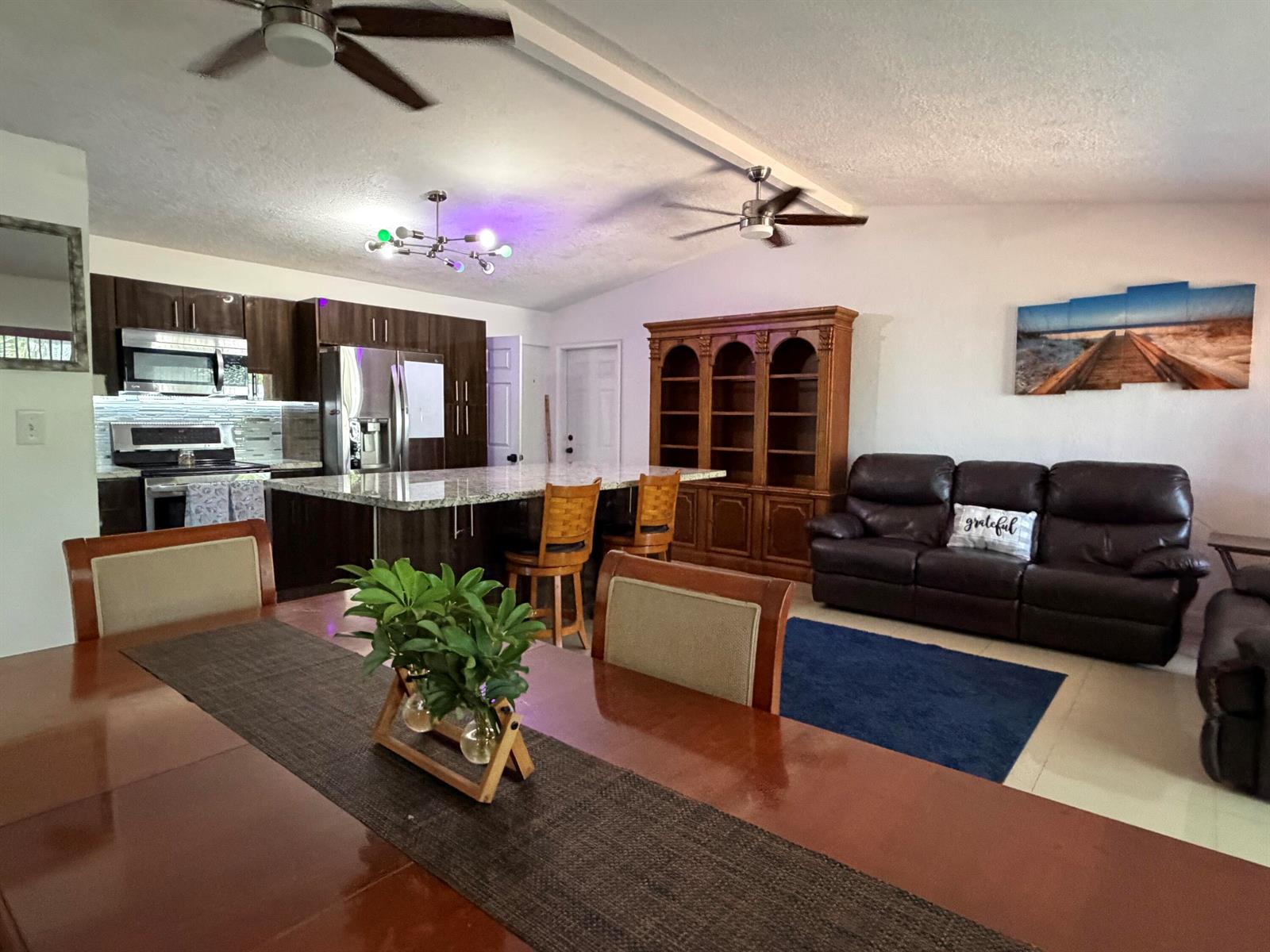 Ver detalles 1117 6 / 4 1532 sq. ft. $ 2026-06-30 0 foto