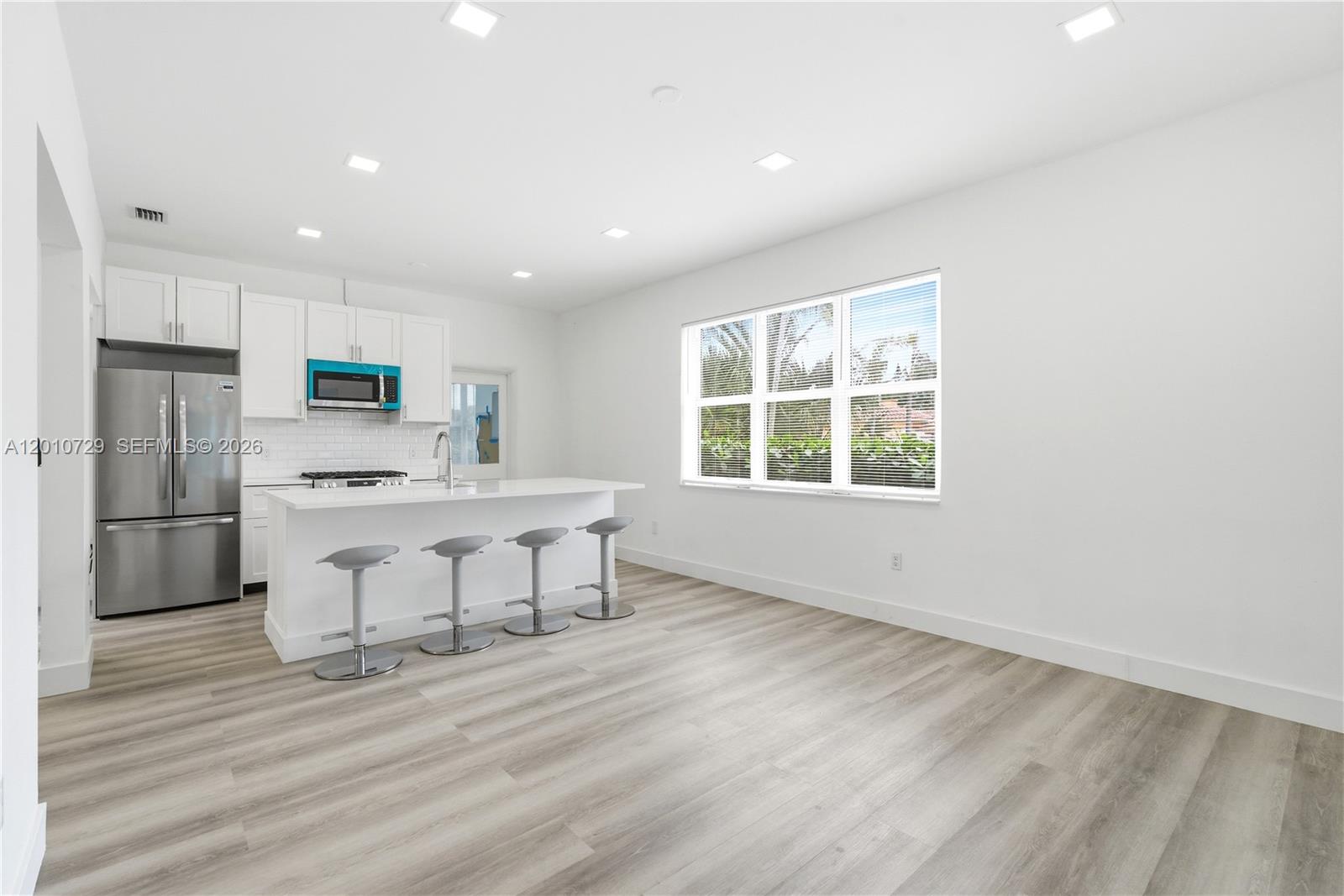   /  3289 sq. ft. $ 2026-04-30 0 Photo