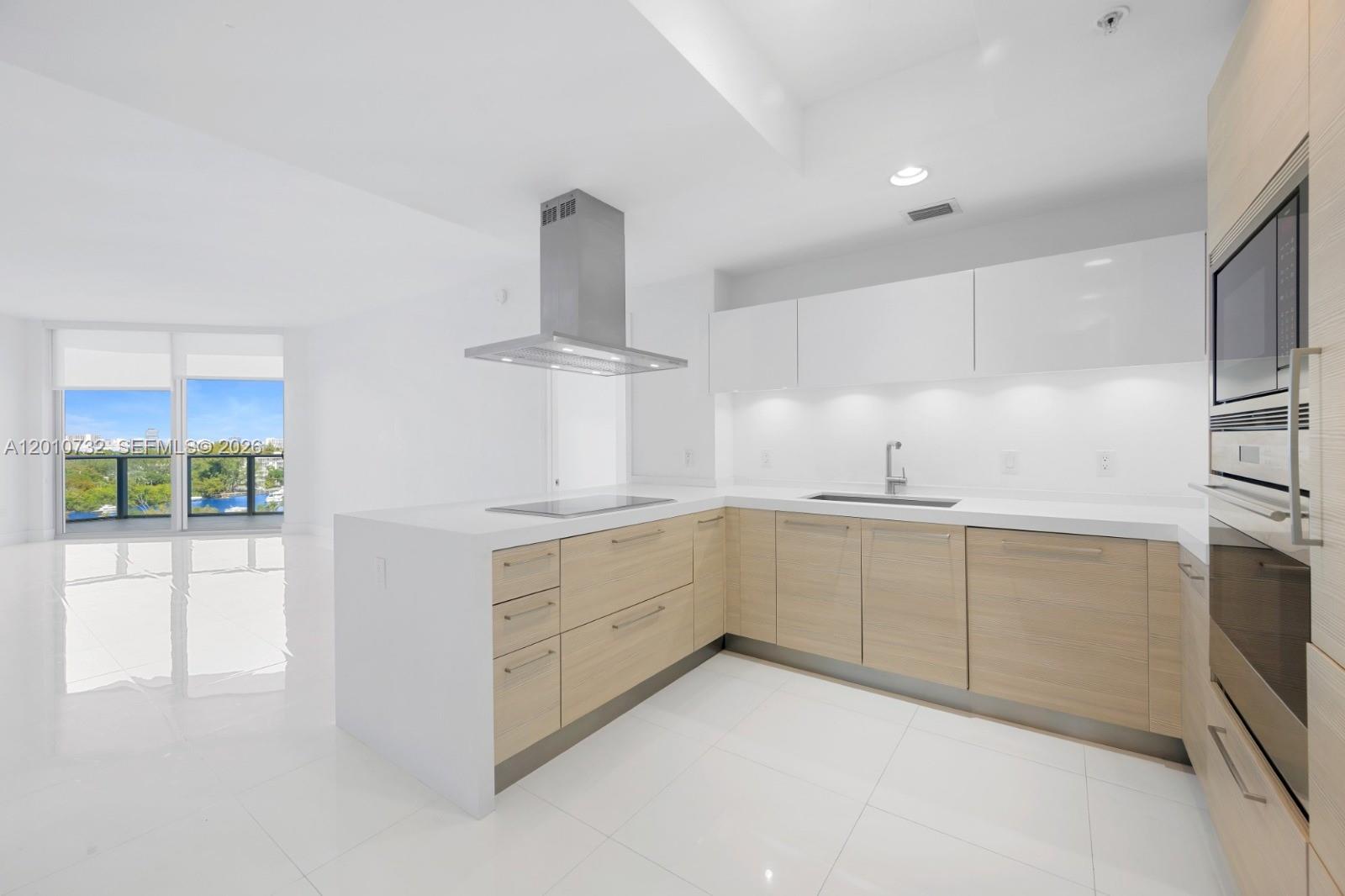 Photo of 17301 Biscayne Blvd  #808, North Miami Beach, Florida, 33160 - 