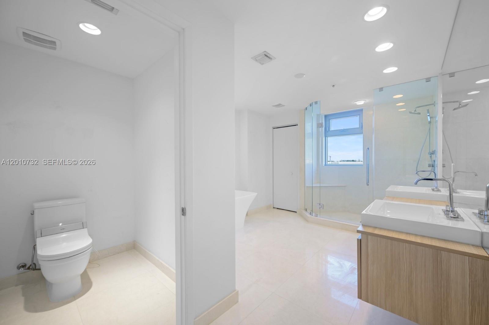 Photo of 17301 Biscayne Blvd  #808, North Miami Beach, Florida, 33160 - 