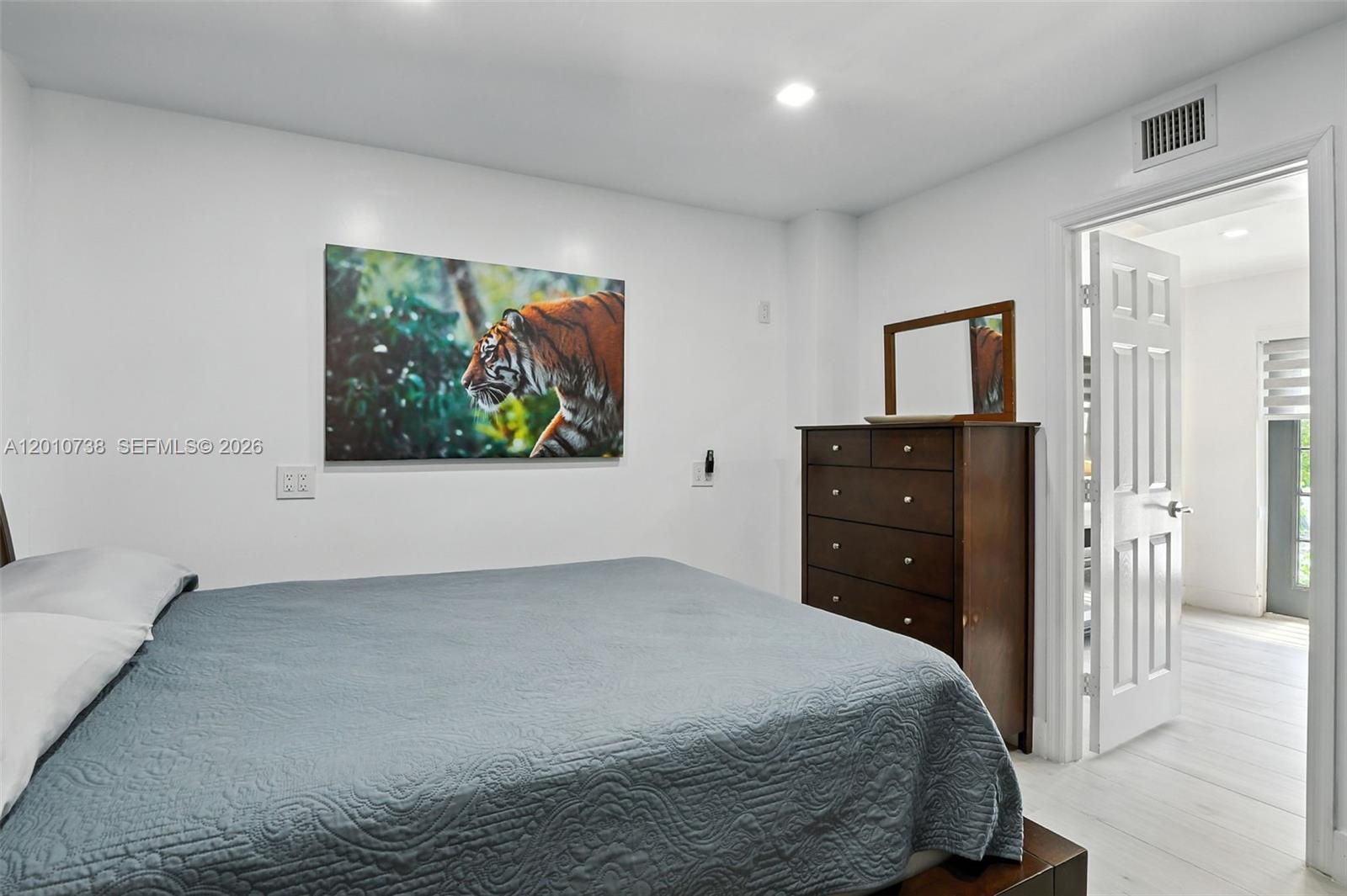   /  2394 sq. ft. $ 2026-04-30 0 foto