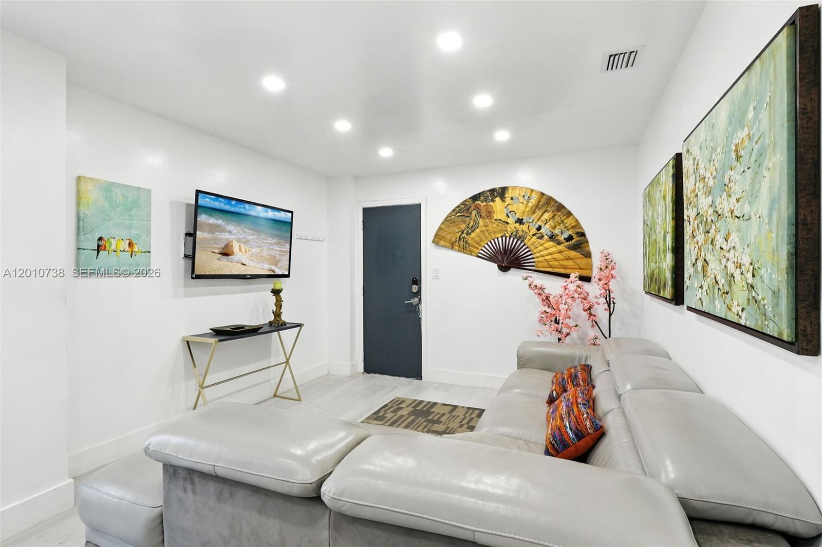   /  2394 sq. ft. $ 2026-04-30 0 foto