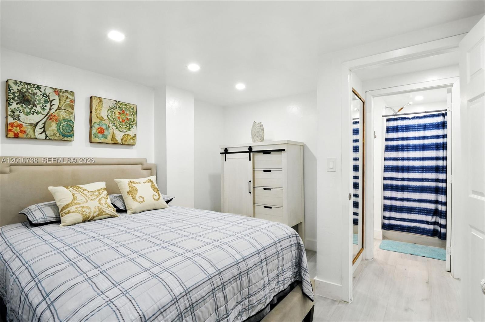   /  2394 sq. ft. $ 2026-04-30 0 foto