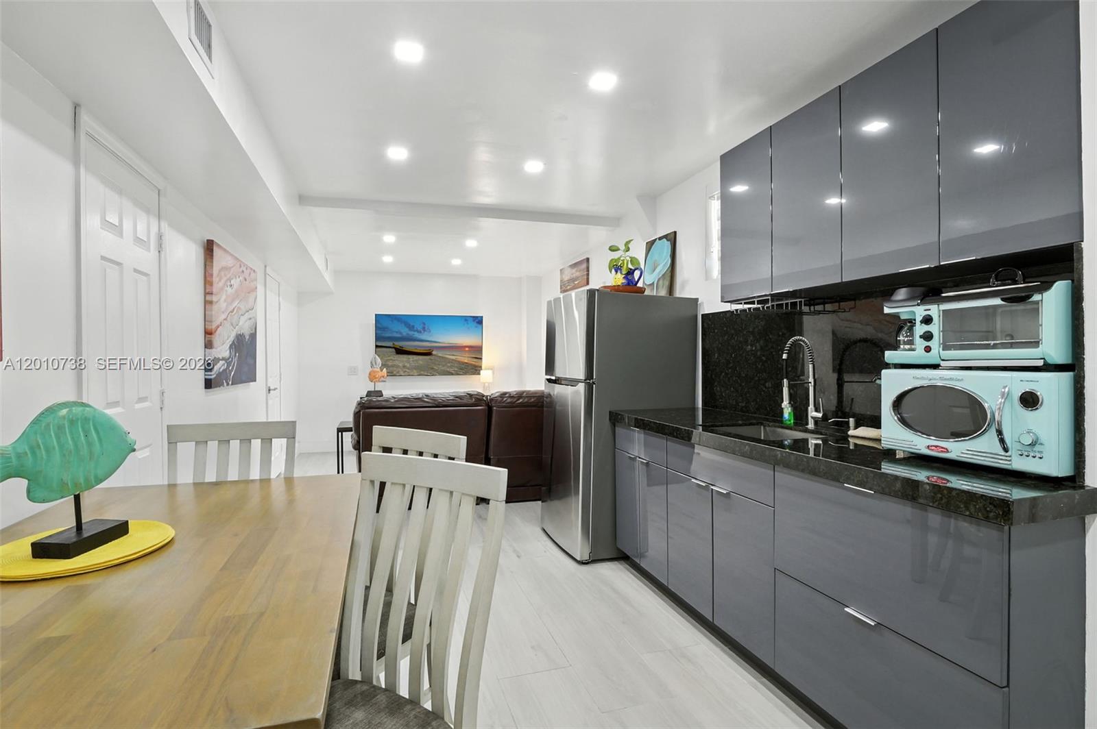   /  2394 sq. ft. $ 2026-04-30 0 foto