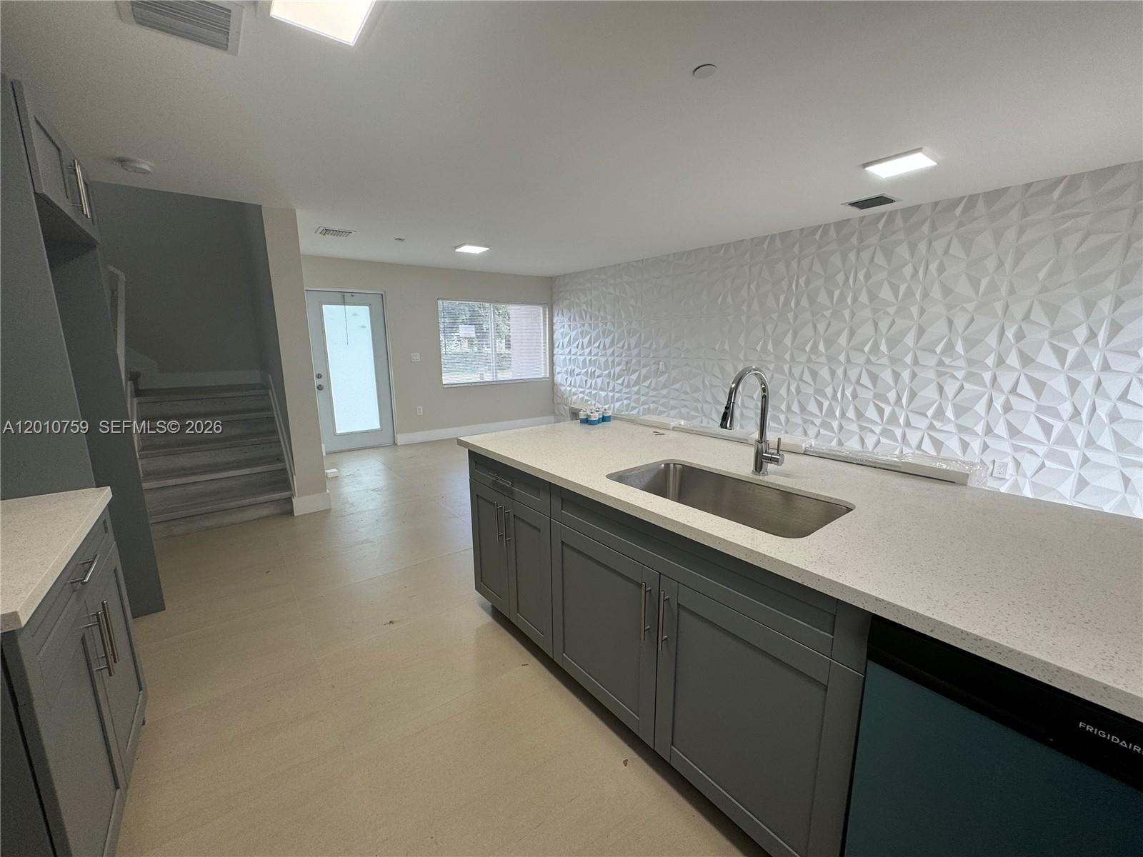 See details / 6756 sq. ft. $ 2026-04-30 0 Photo