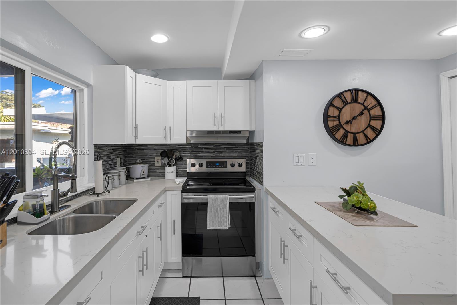 See details / 3156 sq. ft. $ 2026-04-30 0 Photo