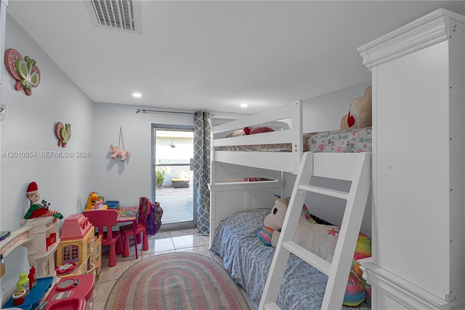 See details / 3156 sq. ft. $ 2026-04-30 0 Photo