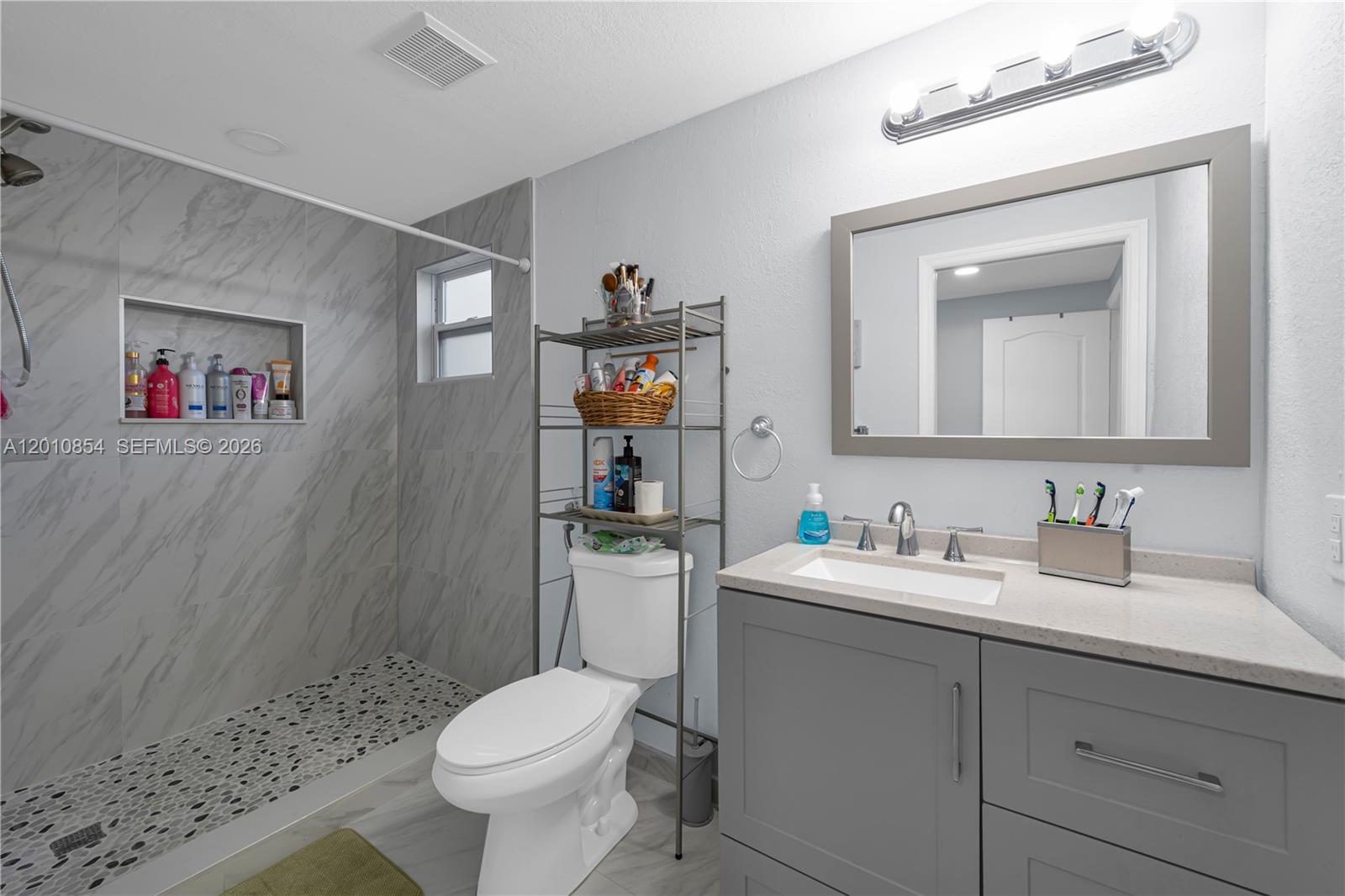 See details / 3156 sq. ft. $ 2026-04-30 0 Photo