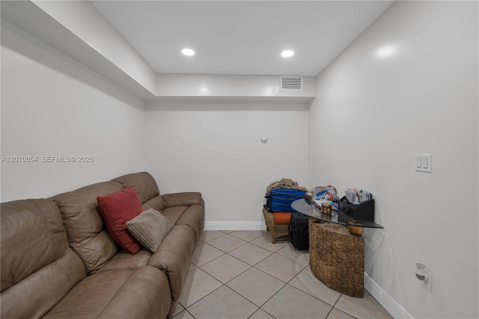 See details / 3156 sq. ft. $ 2026-04-30 0 Photo