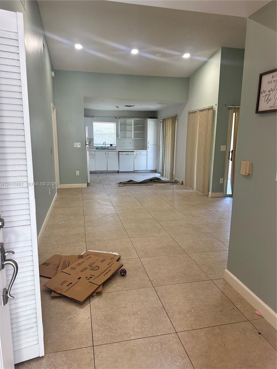 472 2 / 2 1057 sq. ft. $ 2026-04-30 0 Photo
