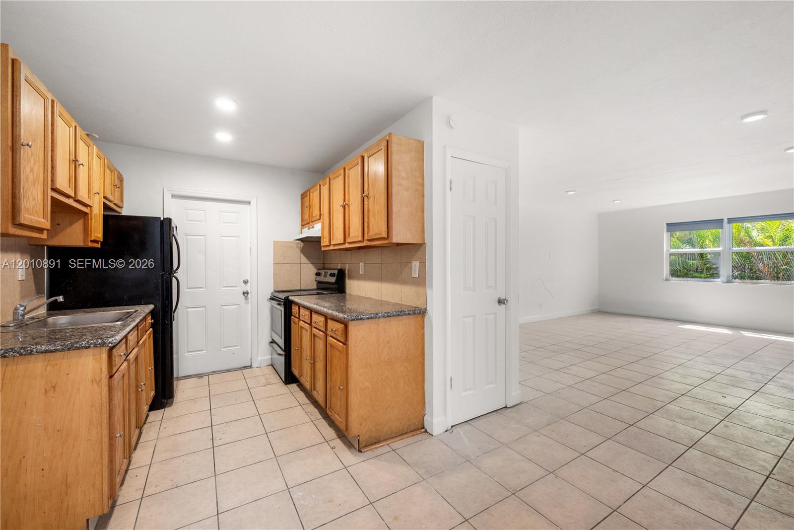   /  4855 sq. ft. $ 2026-04-30 0 Photo