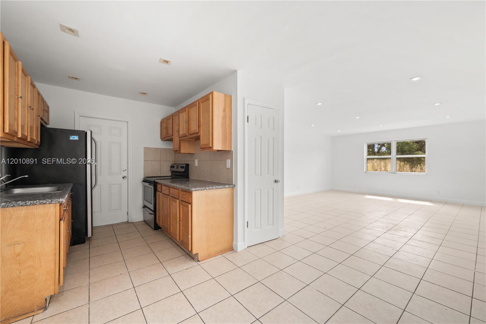   /  4855 sq. ft. $ 2026-04-30 0 Photo