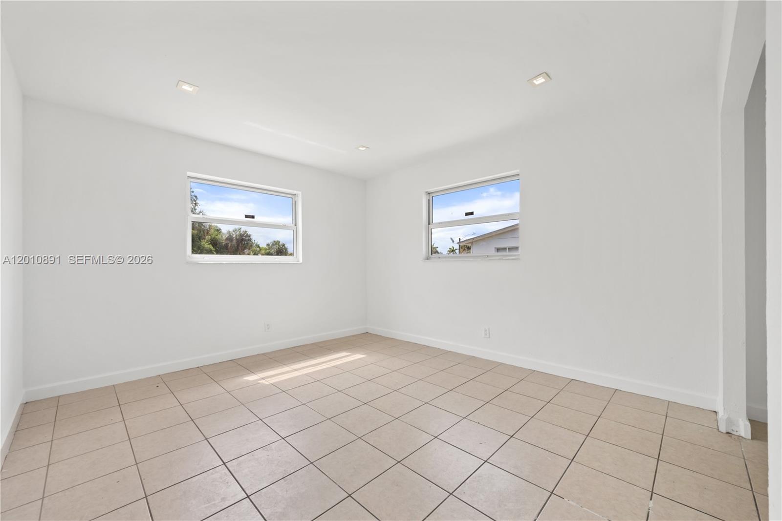   /  4855 sq. ft. $ 2026-04-30 0 Photo