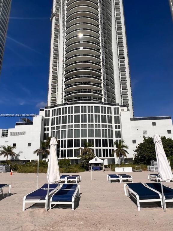 See details 2802 3 / 4 1974 sq. ft. $ 2026-04-30 0 Photo