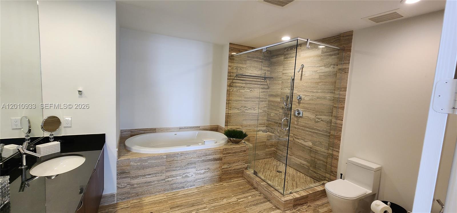 See details 2802 3 / 4 1974 sq. ft. $ 2026-04-30 0 Photo