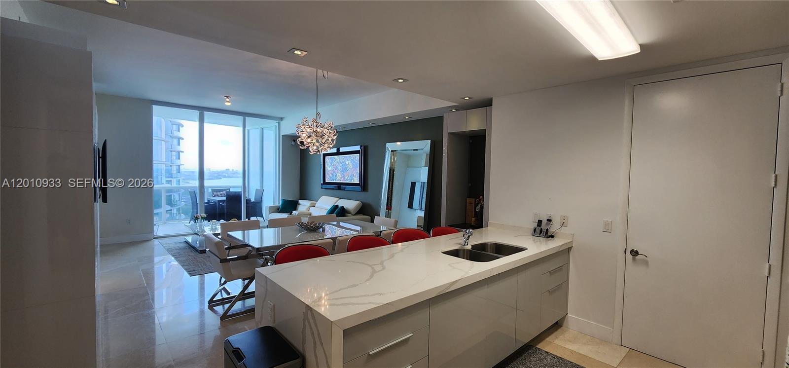 See details 2802 3 / 4 1974 sq. ft. $ 2026-04-30 0 Photo