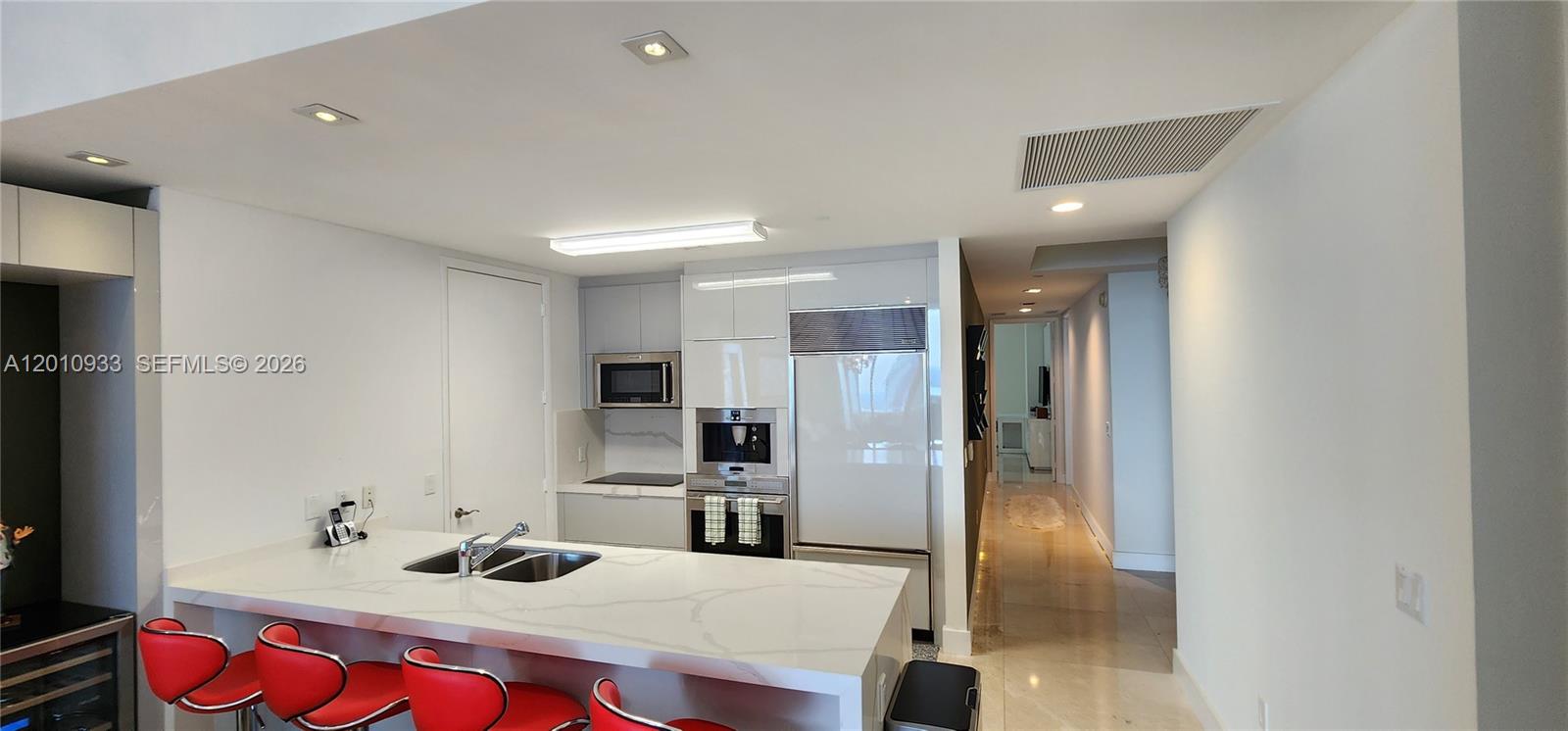 See details 2802 3 / 4 1974 sq. ft. $ 2026-04-30 0 Photo