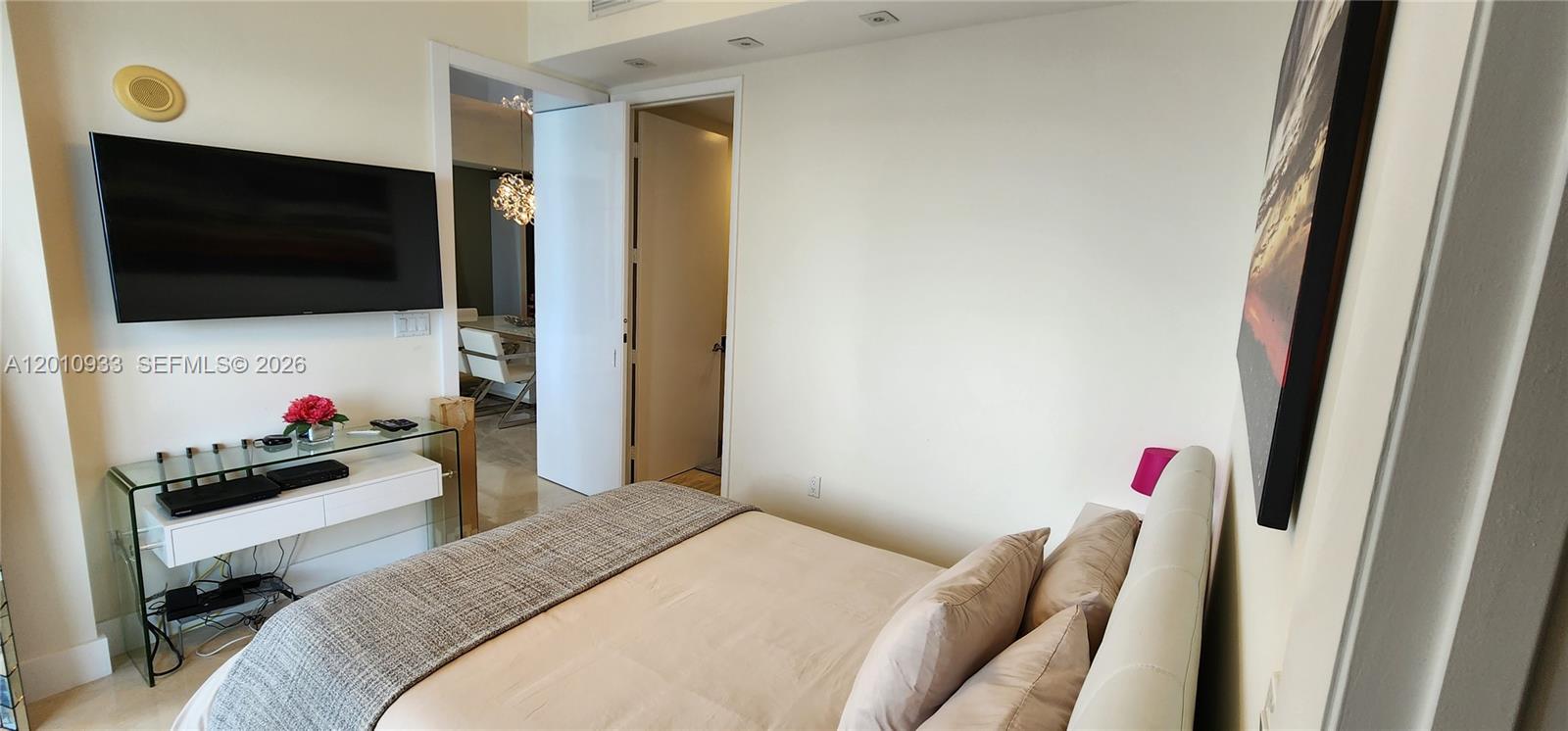 See details 2802 3 / 4 1974 sq. ft. $ 2026-04-30 0 Photo