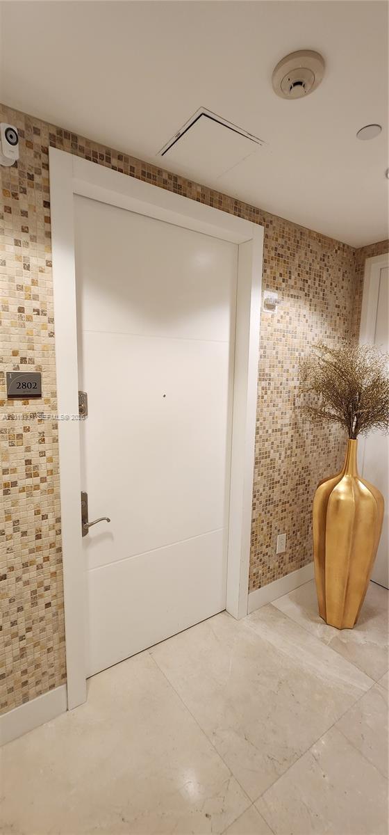 See details 2802 3 / 4 1974 sq. ft. $ 2026-04-30 0 Photo