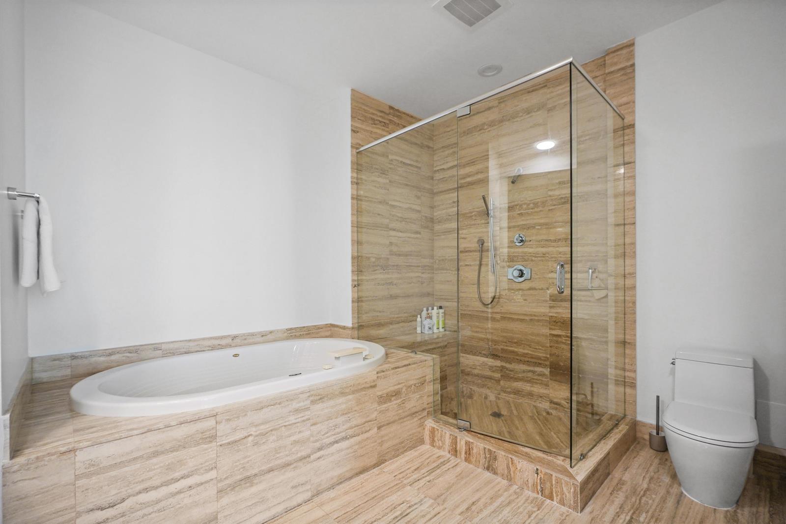 Ver detalles 3902 3 / 1979 sq. ft. $ 2026-06-18 0 foto