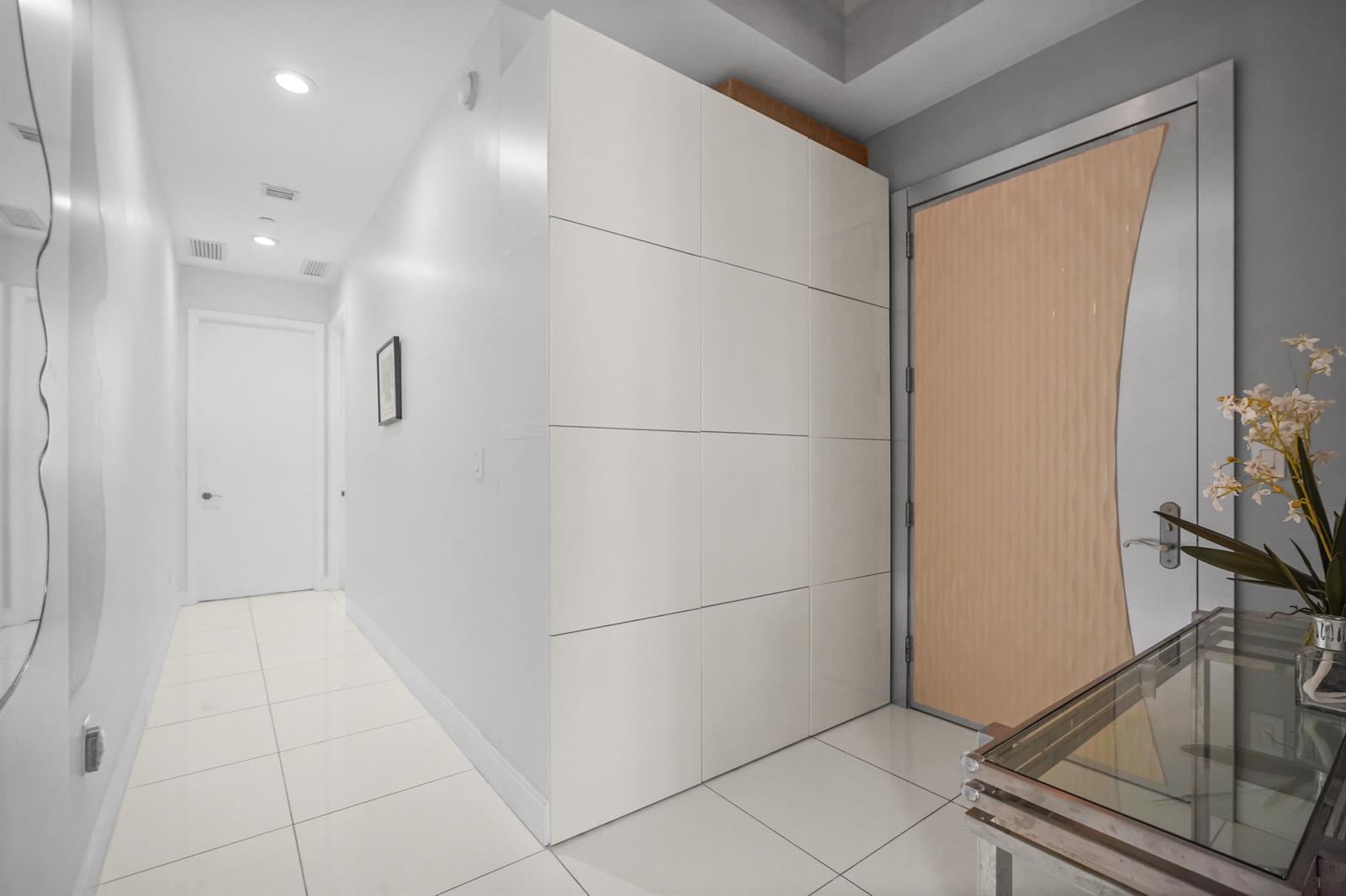 Ver detalles 3902 3 / 1979 sq. ft. $ 2026-06-18 0 foto