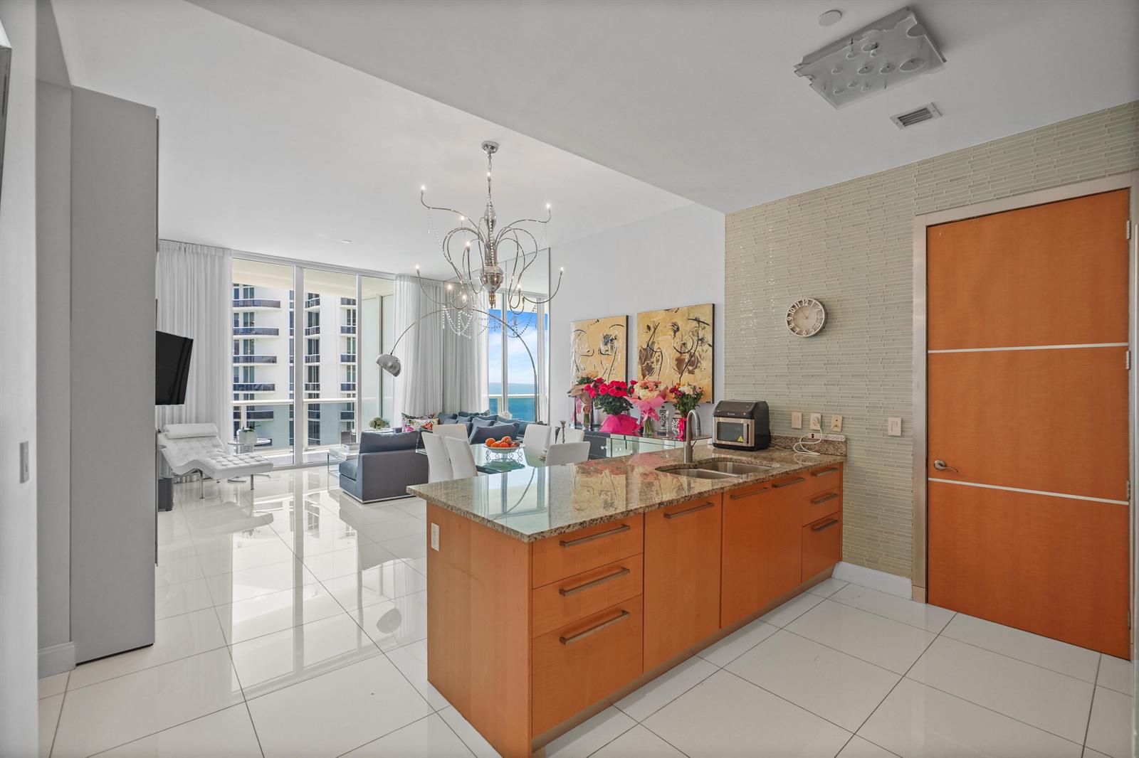 Ver detalles 3902 3 / 1979 sq. ft. $ 2026-06-18 0 foto