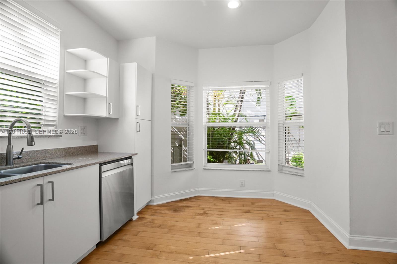 Photo of 1640 Weeping Willow Way  (1640), Hollywood, Florida, 33019 - 