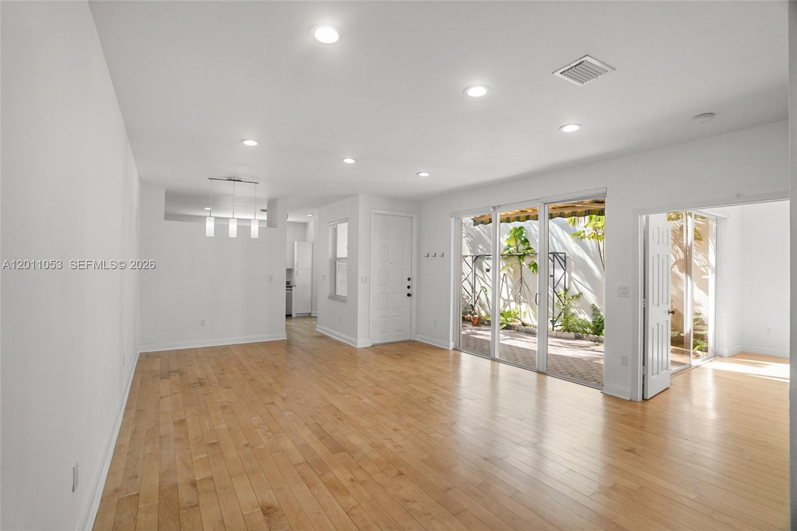Photo of 1640 Weeping Willow Way  (1640), Hollywood, Florida, 33019 - 
