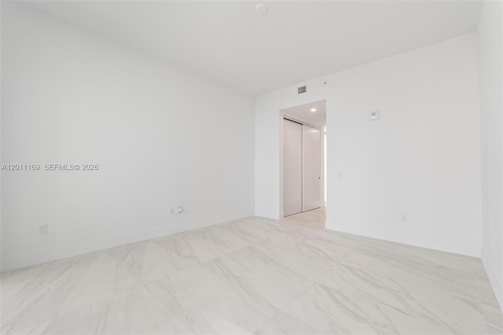 501 3 / 4 1964 sq. ft. $ 2026-05-01 0 Photo