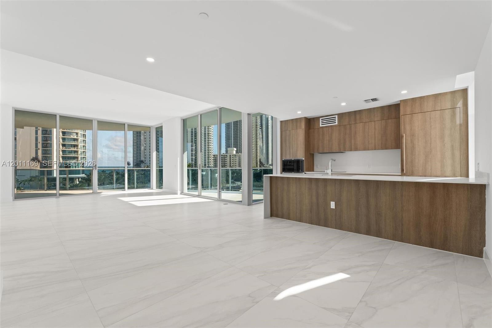 501 3 / 4 1964 sq. ft. $ 2026-05-01 0 Photo