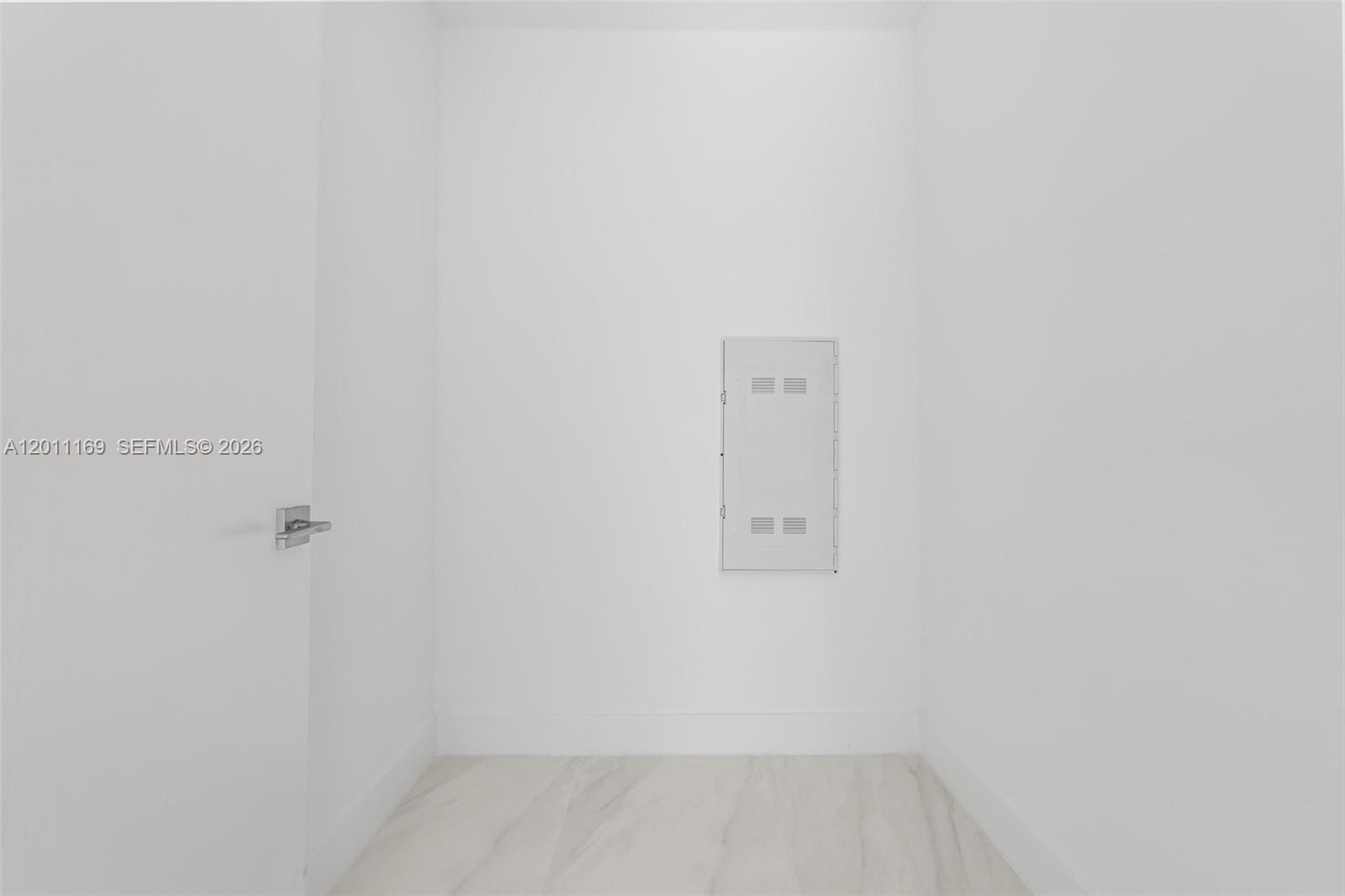 501 3 / 4 1964 sq. ft. $ 2026-05-01 0 Photo