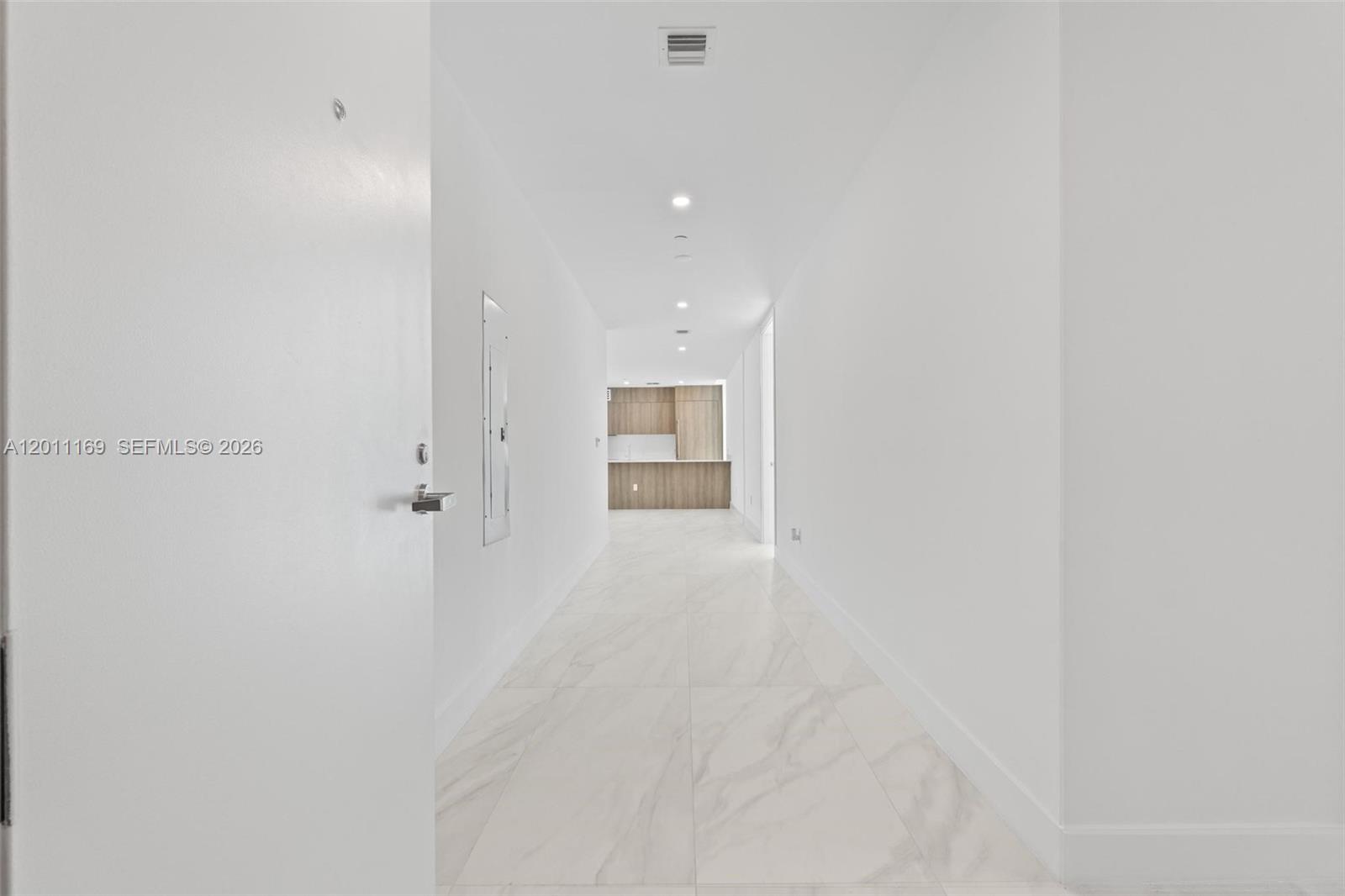 501 3 / 4 1964 sq. ft. $ 2026-05-01 0 Photo